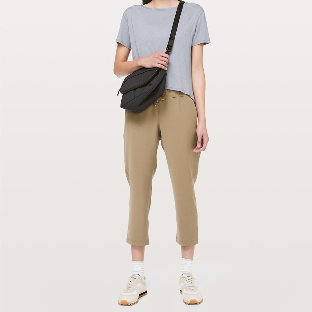 Lululemon On the Fly Crop Woven